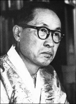 이 총장에게 의사의 꿈을 심어준 이영춘 박사. 이 박사는 평생을 가난과 질병에 허덕이던 농민들을 위해 봉사하며 한국의 슈바이처라 불렸다. 이 총장이 다니던 대야초등학교 등 학교를 돌며 아이들을 진료하기도 했다. 사진 가천대