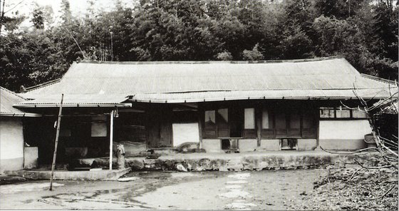 이 총장에게 의사의 꿈을 심어준 이영춘 박사. 이 박사는 평생을 가난과 질병에 허덕이던 농민들을 위해 봉사하며 한국의 슈바이처라 불렸다. 이 총장이 다니던 대야초등학교 등 학교를 돌며 아이들을 진료하기도 했다. 사진 가천대