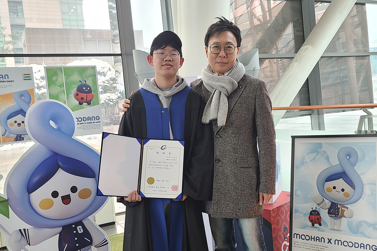교수님과 함께 기념촬영
