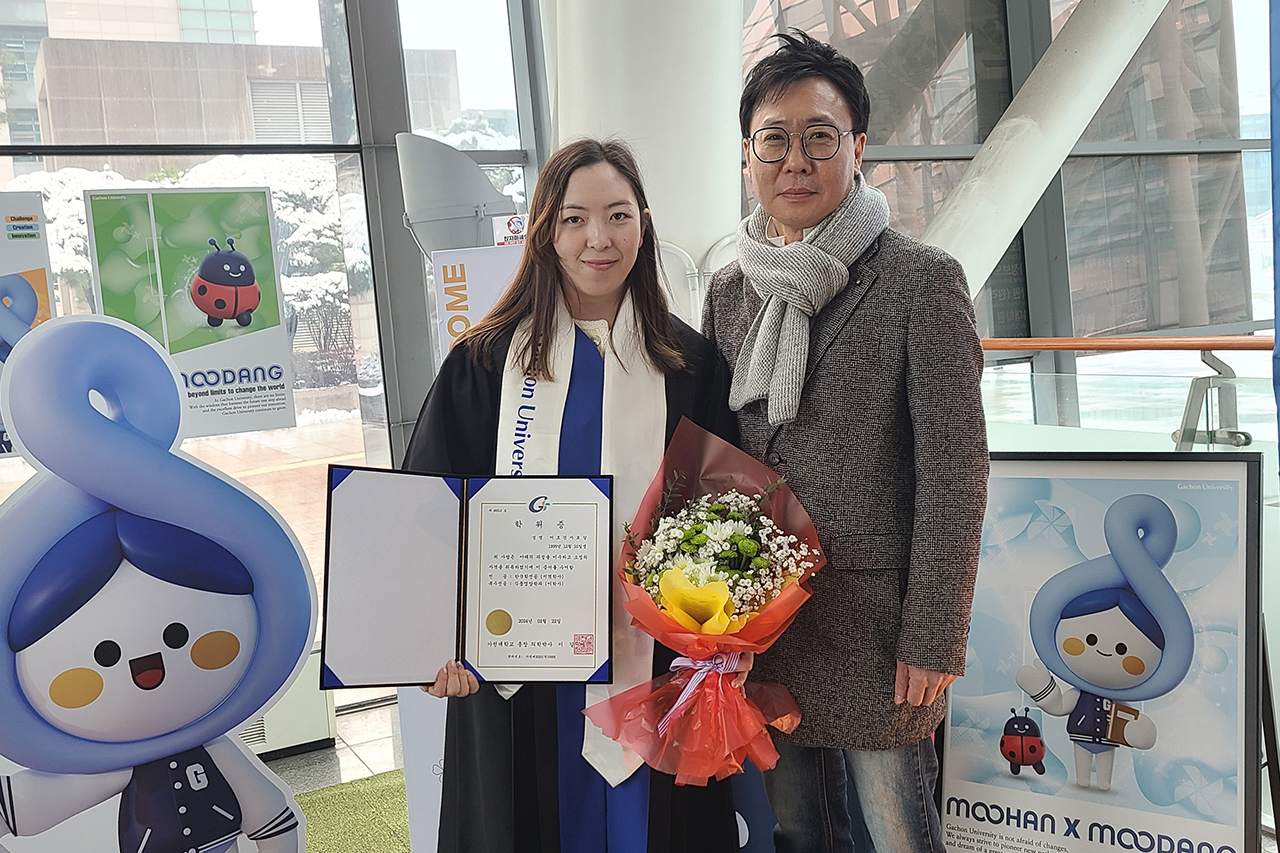 교수님과 함께 기념촬영