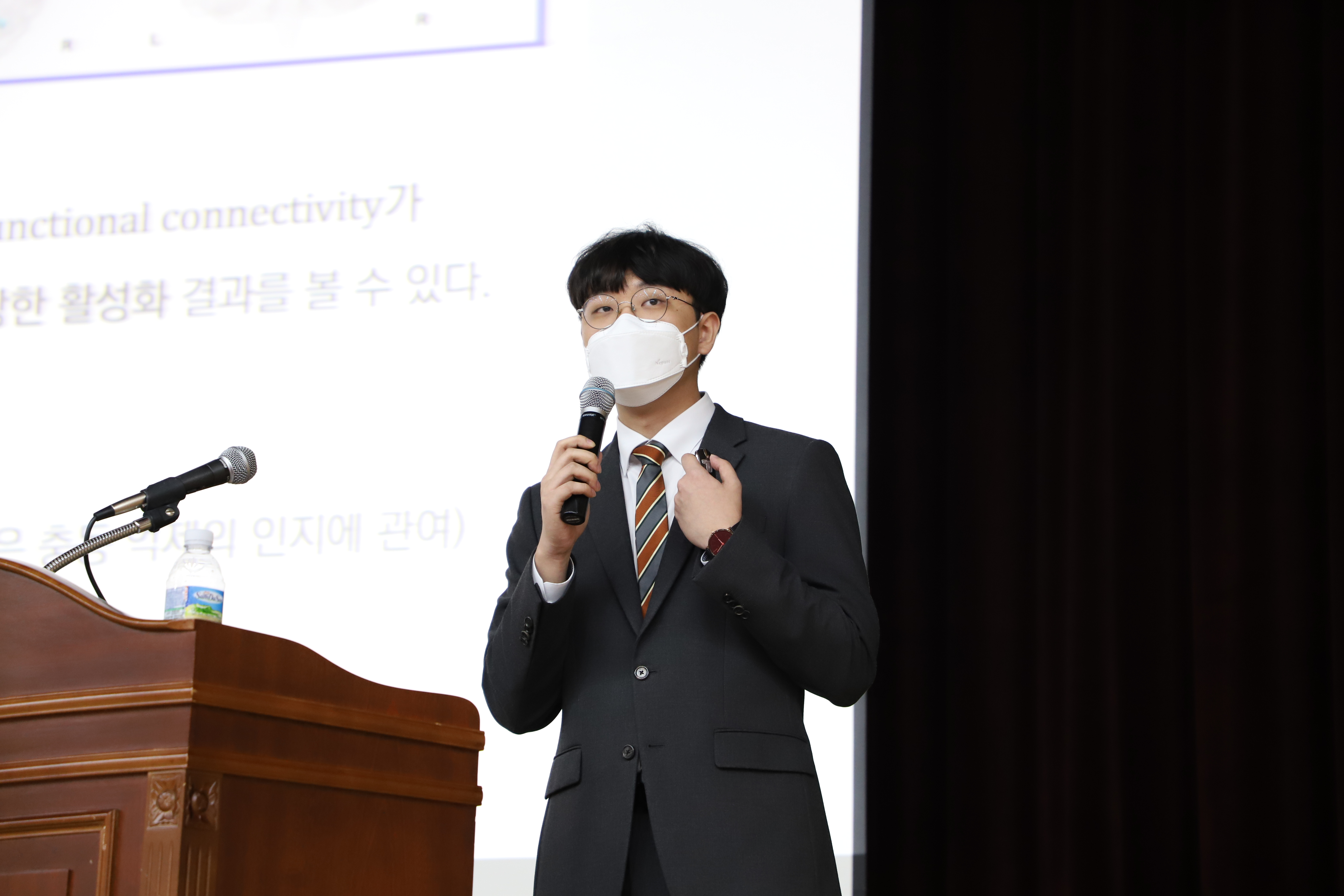 학술제 발표사진.JPG 첨부 이미지